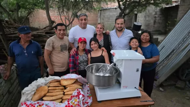 El Gobierno entregó maquinas y herramientas a más de 140 emprendedores