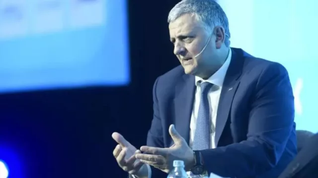 YPF acelera su plan de GNL: alianza con Adnoc y ENI, FID en el primer trimestre y meta de 18 MTPA