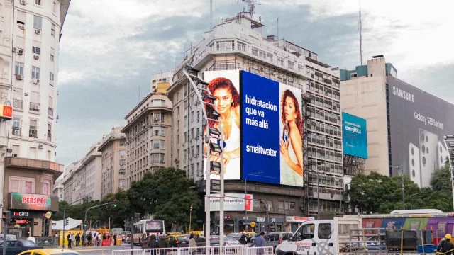 Las dos cadenas franquiciantes que están entre las 10 marcas que más invirtieron en vía pública (¿cuánto cuesta que "te vea todo el mundo"?)