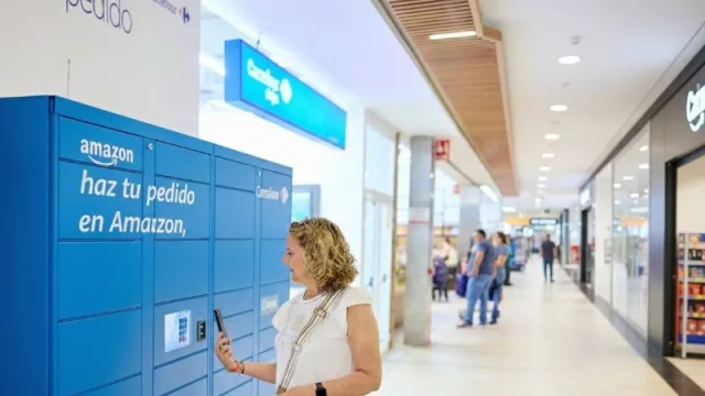 Carrefour se alía con Amazon para instalar taquillas de recogida de paquetes en sus tiendas