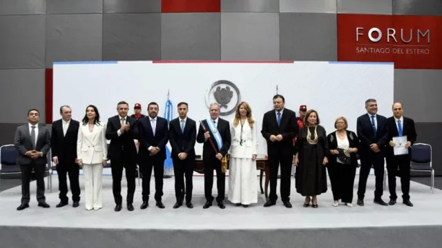 El gobernador de Santiago del Estero tomó juramento a su Gabinete (alineado a la nueva agenda económica)