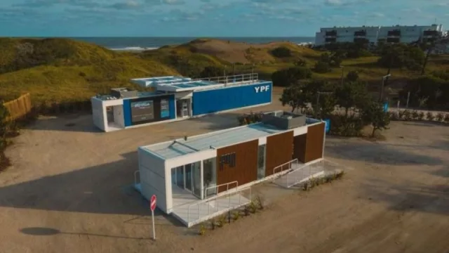 YPF inauguró en Pinamar su primera estación de servicio móvil para reforzar el abastecimiento en temporada alta