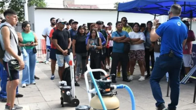 Junto a Gómez Roco y la Muni, 200 salteños se capacitan en el mantenimiento de piletas