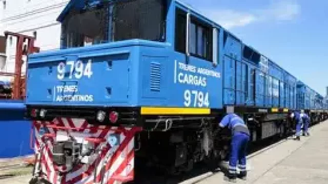 Dos grandes grupos se posicionan para quedarse con el Belgrano Cargas y reactivar el sistema ferroviario
