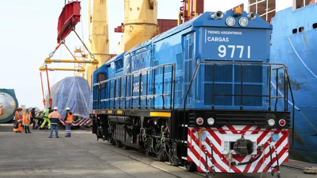 Dos grandes grupos se posicionan para quedarse con el Belgrano Cargas y reactivar el sistema ferroviario