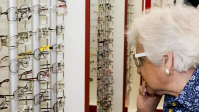 Ópticas de Tucumán denuncian deuda con PAMI y restricciones en anteojos