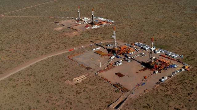 Río Negro acelera su desembarco en Vaca Muerta y prepara cinco nuevas concesiones que pueden cambiar su mapa petrolero