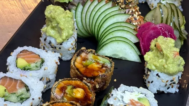 Hiei’s sushi club: Un nuevo jugador quiere conquistar a los amantes del sushi en Salta