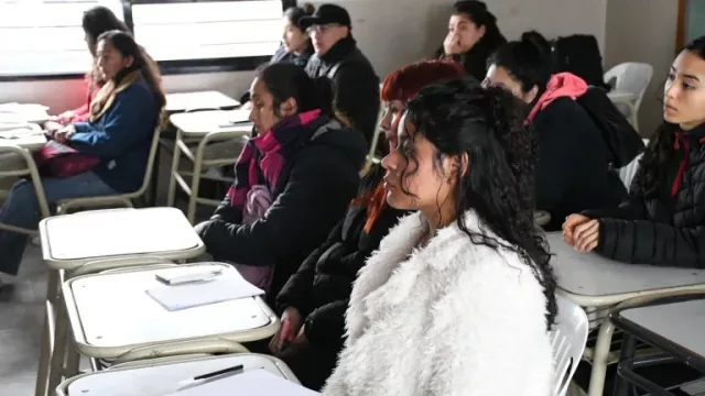 Capacitación con salida laboral: comenzaron las clases de inglés orientadas al turismo