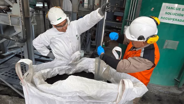 Río Negro concretó su primera exportación de oro y plata desde Calcatreu