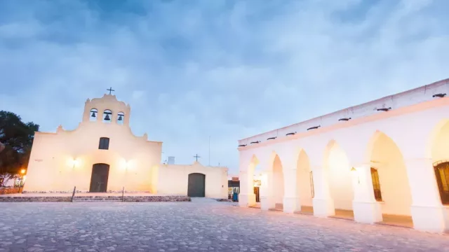 Vení a disfrutar las vacaciones de invierno en Cachi, el pueblo que enamora al mundo