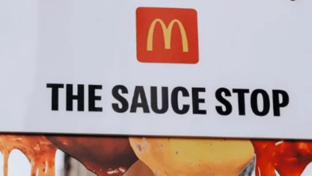 El "Sauce Stop" de McDonald's: cómo convertir un condimento en la estrategia de retail (pop-up) más inteligente del año