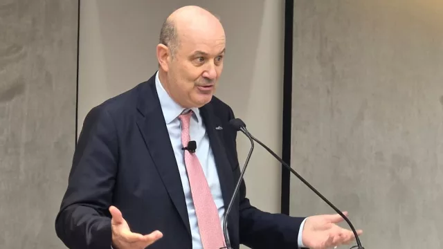 Sturzenegger anunció cambios para bajar los costos del transporte pesado