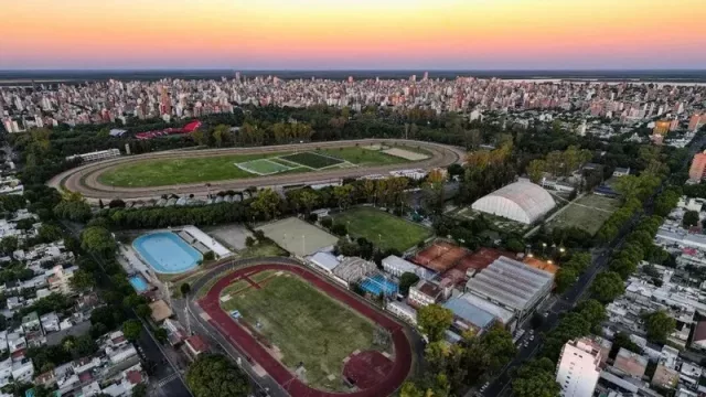 Los Suramericanos como oportunidad comercial (la Empresaria de Rosario quiere aprovechar los juegos para hacer negocio)