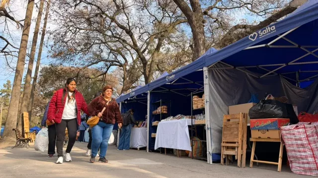 Como todos los años, la tradicional Feria del Milagro en el parque San Martín convocó a miles de salteños y turistas
