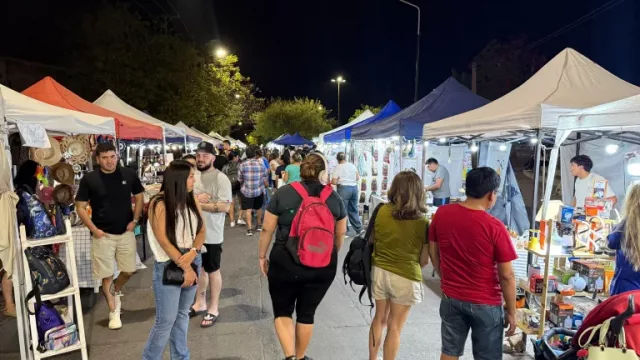 Emprendedores y propuestas holísticas llegan mañana a Plaza España con una feria temática