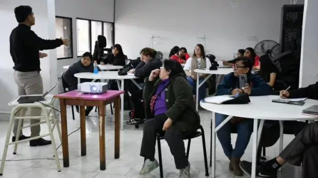 Emprendedores se capacitan para vender sus productos en Mercado Libre